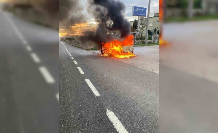 Otomobil, alev topuna döndü