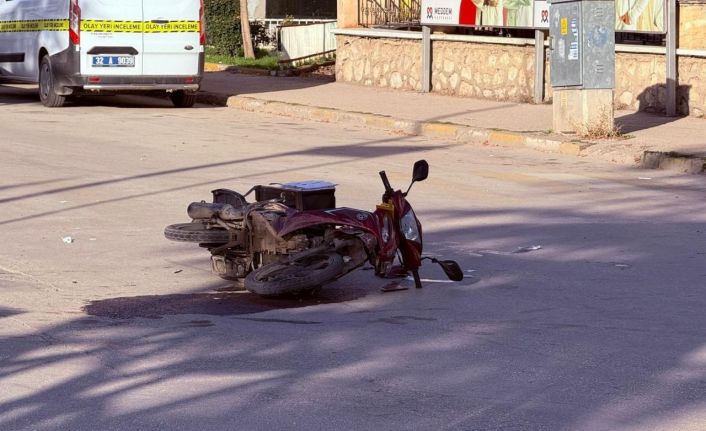 Otomobil ile çarpışan motosikletin sürücüsü ağır yaralandı