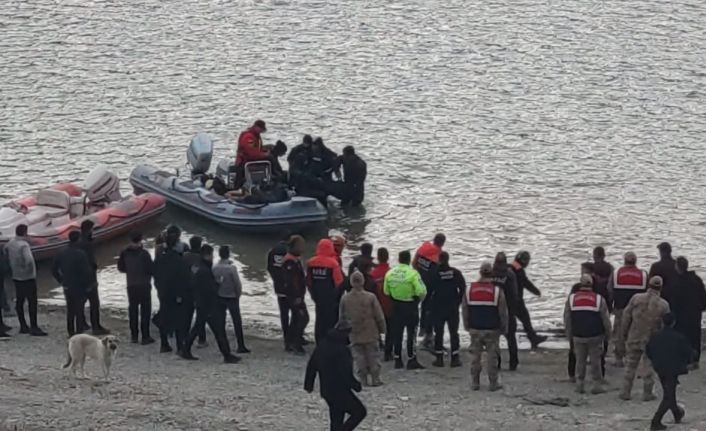 Otomobilin uçtuğu barajda kaybolan gencin cansız bedeni bulundu