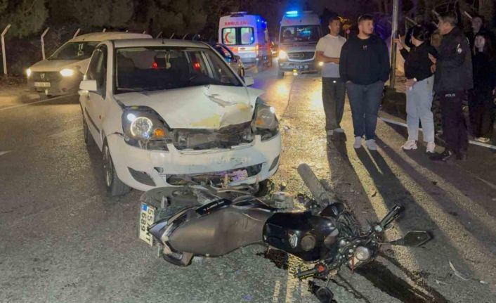 Otomobille çarpışan motosikletin sürücüsü ağır yaralandı