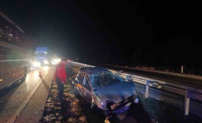 Otostopla bindiği araç mezarı oldu: 1 ölü, 2 yaralı