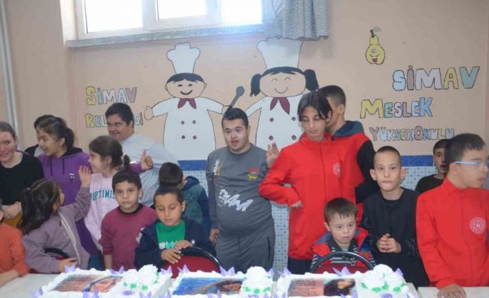 Özel öğrenciler Yeşim Akbaş’ı doğum gününde andı