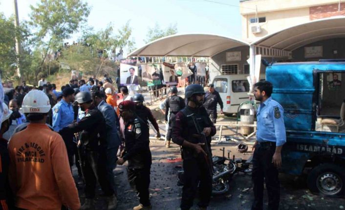 Pakistan’daki intihar saldırısını Pakistan Talibanı üstlendi