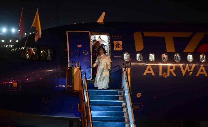 Papa 14. Leo İstanbul’a geldi