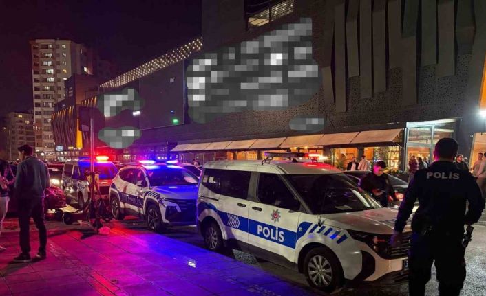 Parkta bıçaklı kavga: 1 yaralı