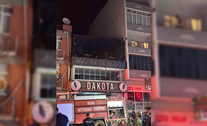 Patlayan pelet soba kafede yangın çıkardı