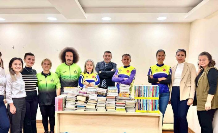 "Pedalla Kitap Götürüyoruz" kampanyasına destek