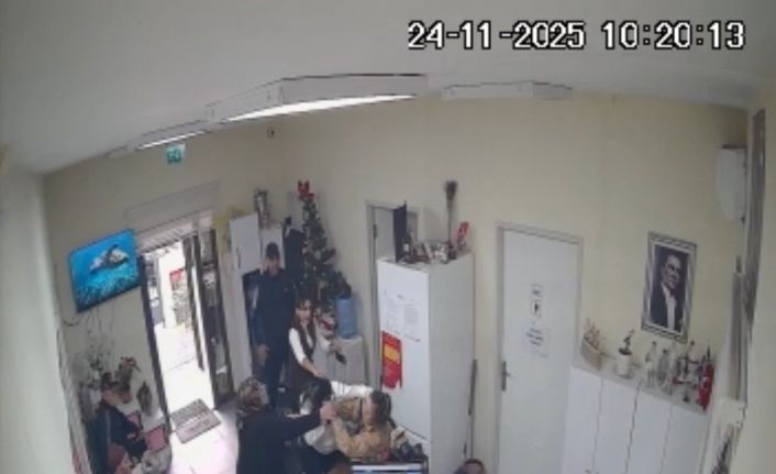 Pendik’te muhtarlıkta "belge krizi" çıktı, vatandaş ve muhtar tekme tokat birbirine girdi