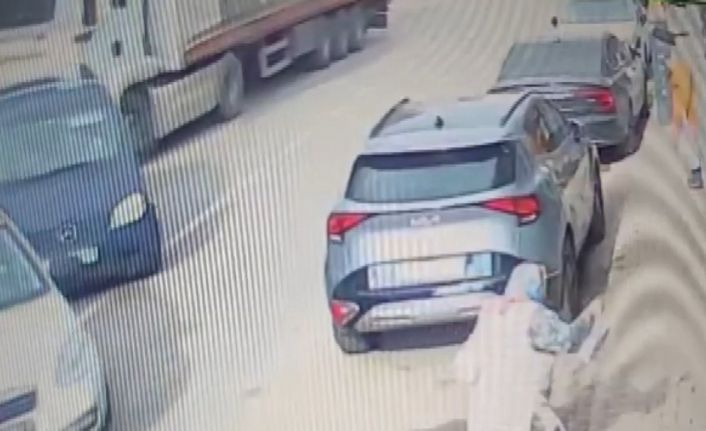 Pendik’te şoförünün direksiyon başında uyuduğu iddia edilen tır 5 araca birden çarptı