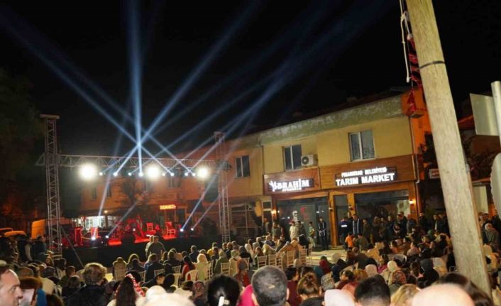 Pınarhisar’da hamsi festivali horonla coştu