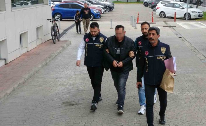 Pişkin hırsız kuyumcudan çaldığı altınlarla yakalandı: "İyi ettiniz akşam televizyona çıkar"