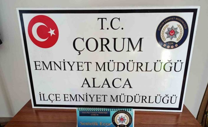 Polisin durdurduğu araçtan sentetik ecza hapı çıktı: 1 gözaltı