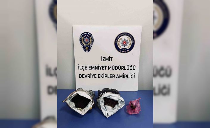 Polisin şüphe üzerine durdurduğu şahısların üzerinden uyuşturucu çıktı