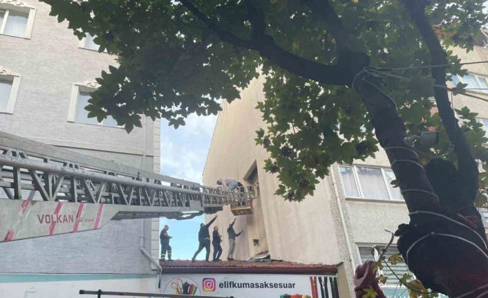 Polisten kaçmaya çalışırken baca boşluğuna sıkıştı