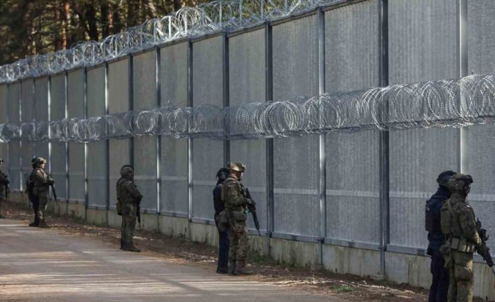 Polonya, Belarus sınırına yeni bariyer inşa edecek
