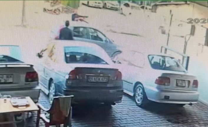 Pompalı tüfekle iş yerine ateş açtı