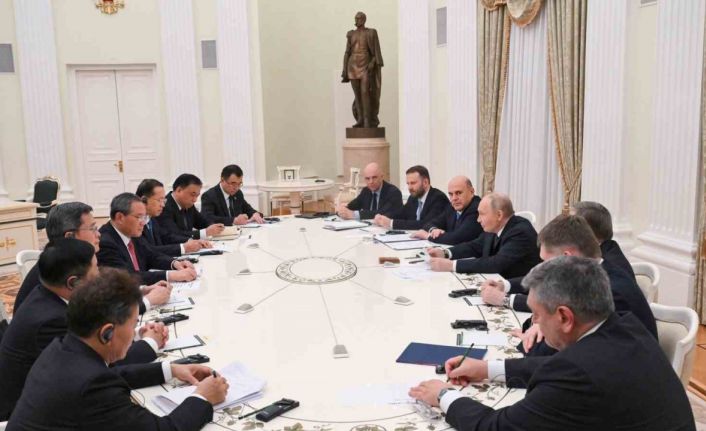 Putin, Çin Başbakanı Li ile bir araya geldi