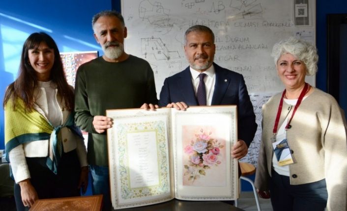 Rektör Adıgüzel, 17. Uluslararası Anadolu Kaligrafi ve Tipografi Etkinliği’ni ziyaret etti