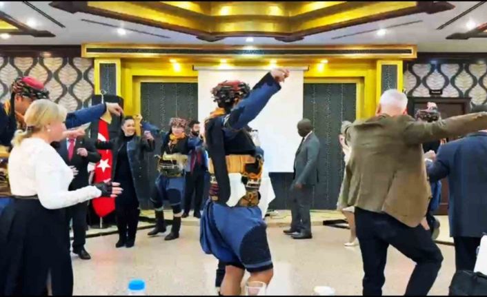 Sağlık Turizmi konferansında Büyükelçiler ‘Zeybek’ oynadı