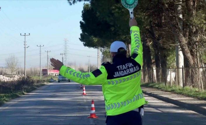 Sakarya’da abartı egzoz denetimleri: 25 araç trafikten men edildi