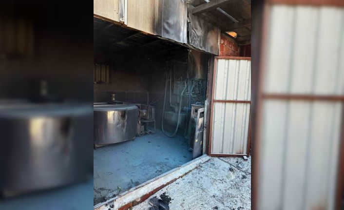 Sakarya’da ahırda yangın: 400 bin liralık zarar meydana geldi