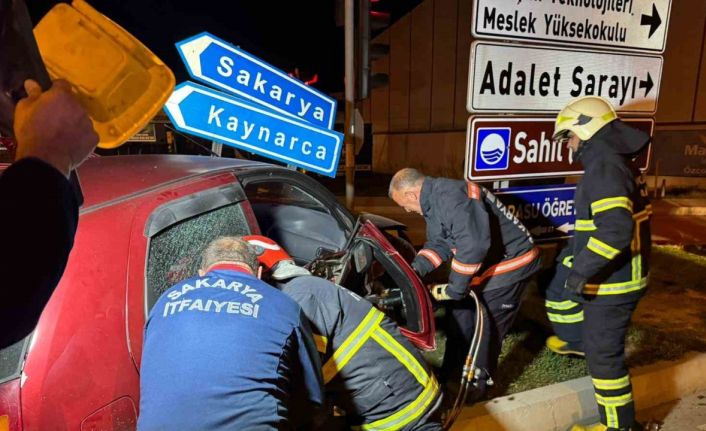 Sakarya’da iki otomobil çarpıştı: 5 yaralı