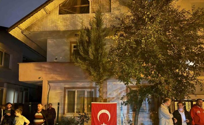 Sakaryalı şehidin baba ocağına Türk bayrağı asıldı