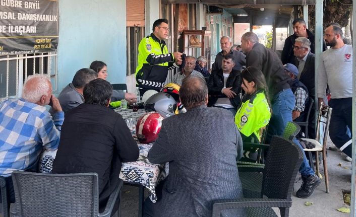 Salihli’de çiftçilere ve sürücülere yeni trafik kuralları anlatıldı