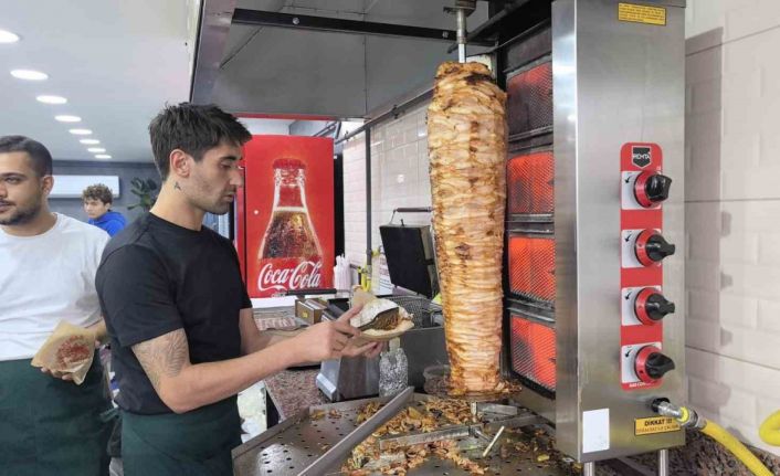 Şampiyonlar Ligi’nden dönerciliğe: Beşiktaş’ın eski futbolcusu döner dükkanı açtı