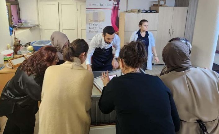Samsun Olgunlaşma Enstitüsü’nde kenevir lifinden geleneksel kağıt yapımı eğitimi