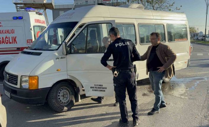 Samsun’da minibüs ile otomobil çarpıştı: 1 yaralı