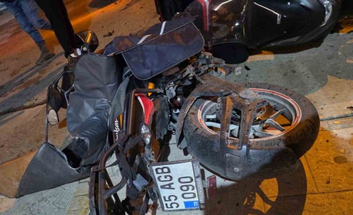 Samsun’da motokurye ile otomobil kafa kafaya çarpıştı: 1 yaralı