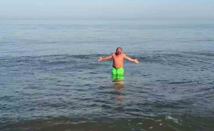 Samsun’da pastırma sıcakları vatandaşı denize çekti