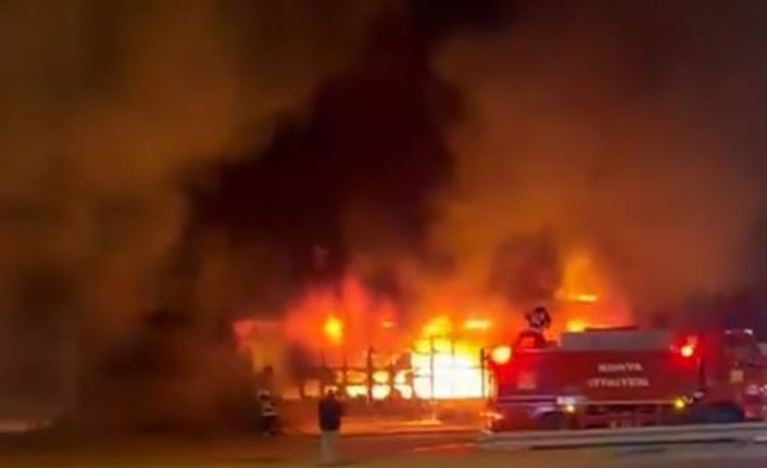 Sanayi sitesinde çıkan yangında 9 iş yeri kullanılamaz hale geldi