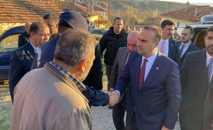 Sanayi ve Teknoloji Bakanı Kacır’dan şehit ailesine taziye ziyareti