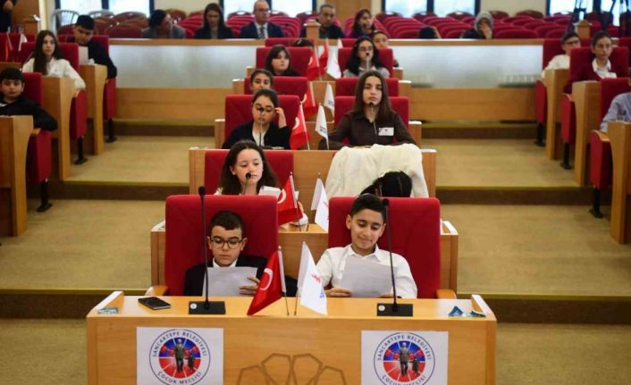 Sancaktepe’de Dünya Çocuk Hakları Günü’nde ’Çocuk Meclisi’ ilk oturumunu gerçekleştirdi