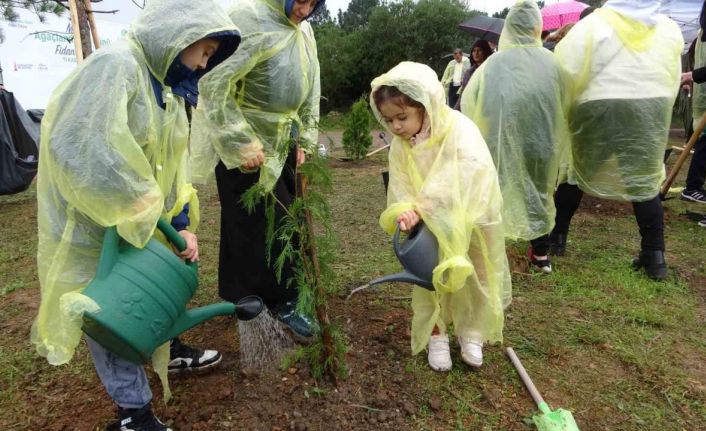 Sancaktepe’de yarının nefesi olacak binlerce fidan toprakla buluşturuldu