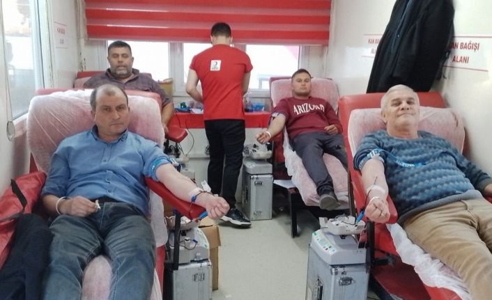 Sarıgöl’de kan bağış kampanyasına yoğun ilgi
