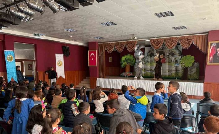 Sarıkamış’ta "Şarkılı Orman" oyununa miniklerden yoğun ilgi