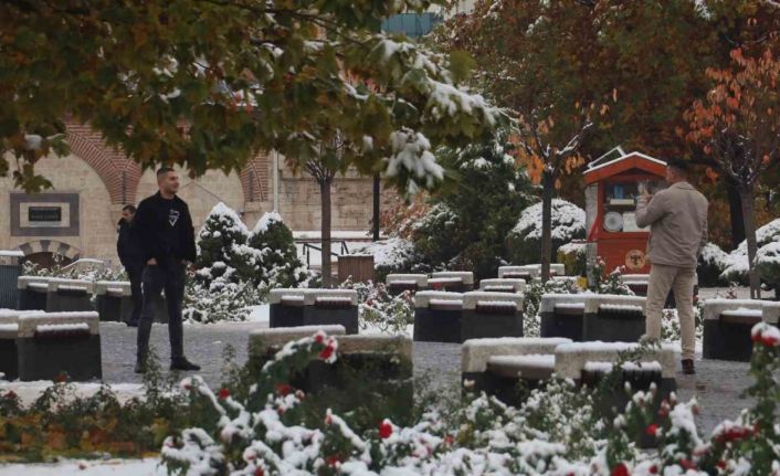 Şehir beyaz gelinliğini giydi, Sivas’ta kartpostallık görüntüler oluştu