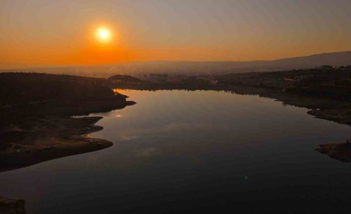 Şehir merkezine birkaç kilometre uzaklıkta: Gün batımı manzarasıyla mest ediyor