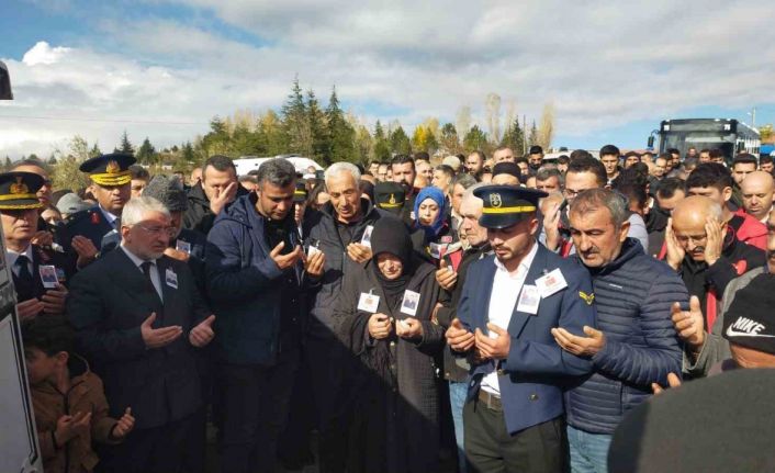 Şehit astsubay için baba ocağından helallik alındı