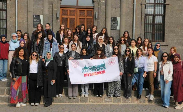 Şehit ve gazi kızları Diyarbakır’ın tarihi mekanlarını geziyor