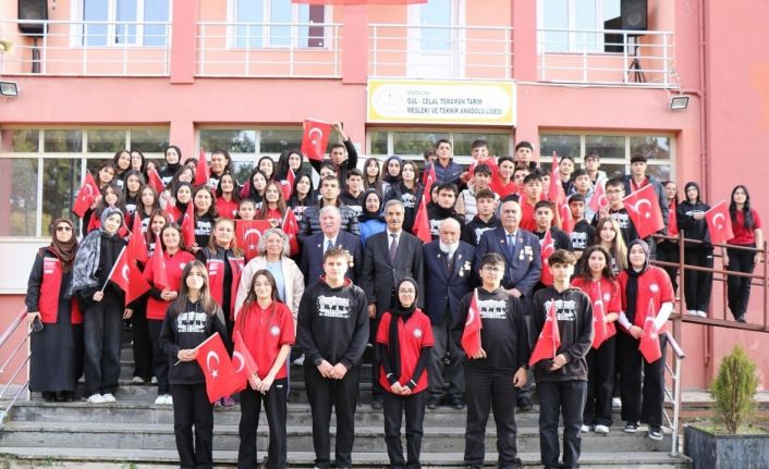 Şehit yakınları ve gaziler öğrencilerle buluştu