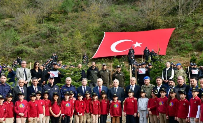 Şehitler için fidan diktiler