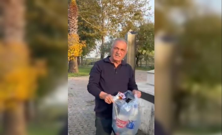 Şehitliğe saygısızlık yapanlara tepki gösterdi, çöpleri tek tek topladı