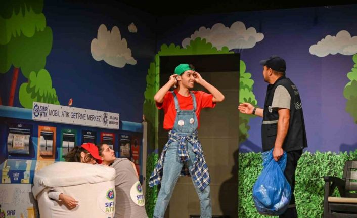 Selçuklu Belediyesi tiyatro oyunu ile öğrencilere sıfır atık bilinci kazandırıyor