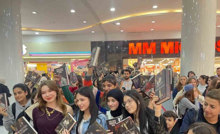 Selin Solaris ve Işıl Lima Mardian Mall’da okurlarıyla buluştu