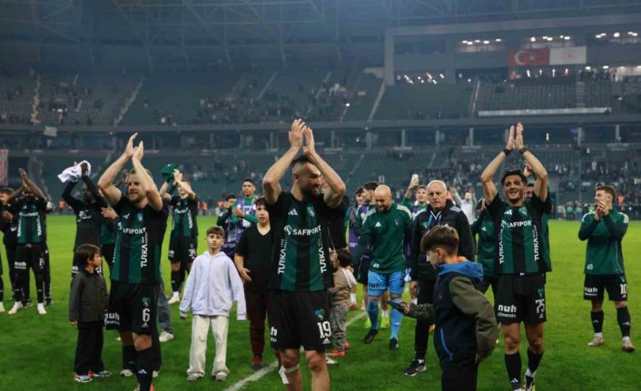 Serdar Dursun galibiyeti göbek atarak kutladı