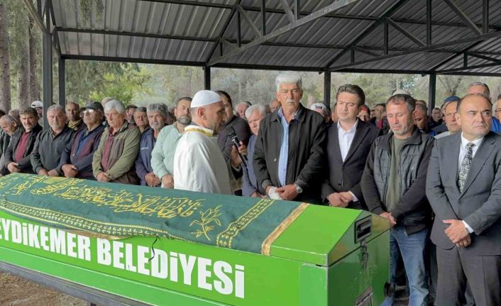 Seydikemer’de zehirlenme şüphesiyle hayatını kaybeden genç kız son yolculuğuna uğurlandı